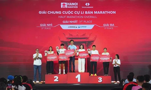 Huỳnh Anh Khôi và Phạm Thị Hồng Lệ cùng đạt hạng nhất Giải Marathon quốc tế Hà Nội Techcombank mùa thứ 5