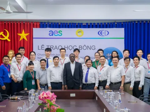 Đại học Phan Thiết trao học bổng Năng lượng tương lai năm 2024