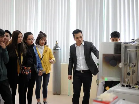 Tiến sĩ Việt phát triển thành công vật liệu quang nhiệt giá rẻ biến nước biển thành nước sạch