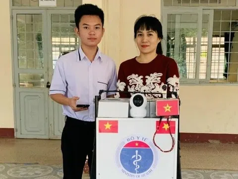 Đắk Lắk: Sáng chế robot hỗ trợ chăm sóc bệnh nhân mắc Covid-19 của nam sinh phố núi
