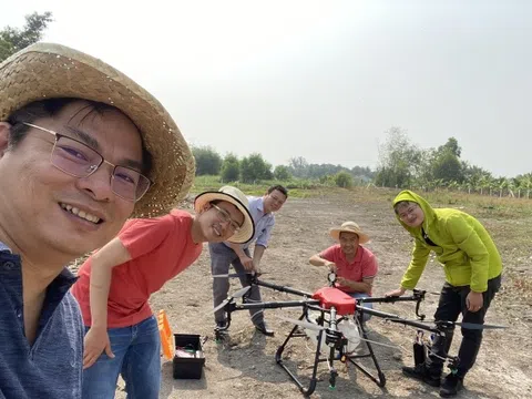 Tiến sĩ Việt U40 phát triển máy bay không người lái làm nông nghiệp 4.0