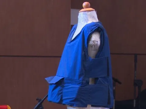 Sinh viên Việt sáng chế thành công áo thông minh cho trẻ tự kỷ